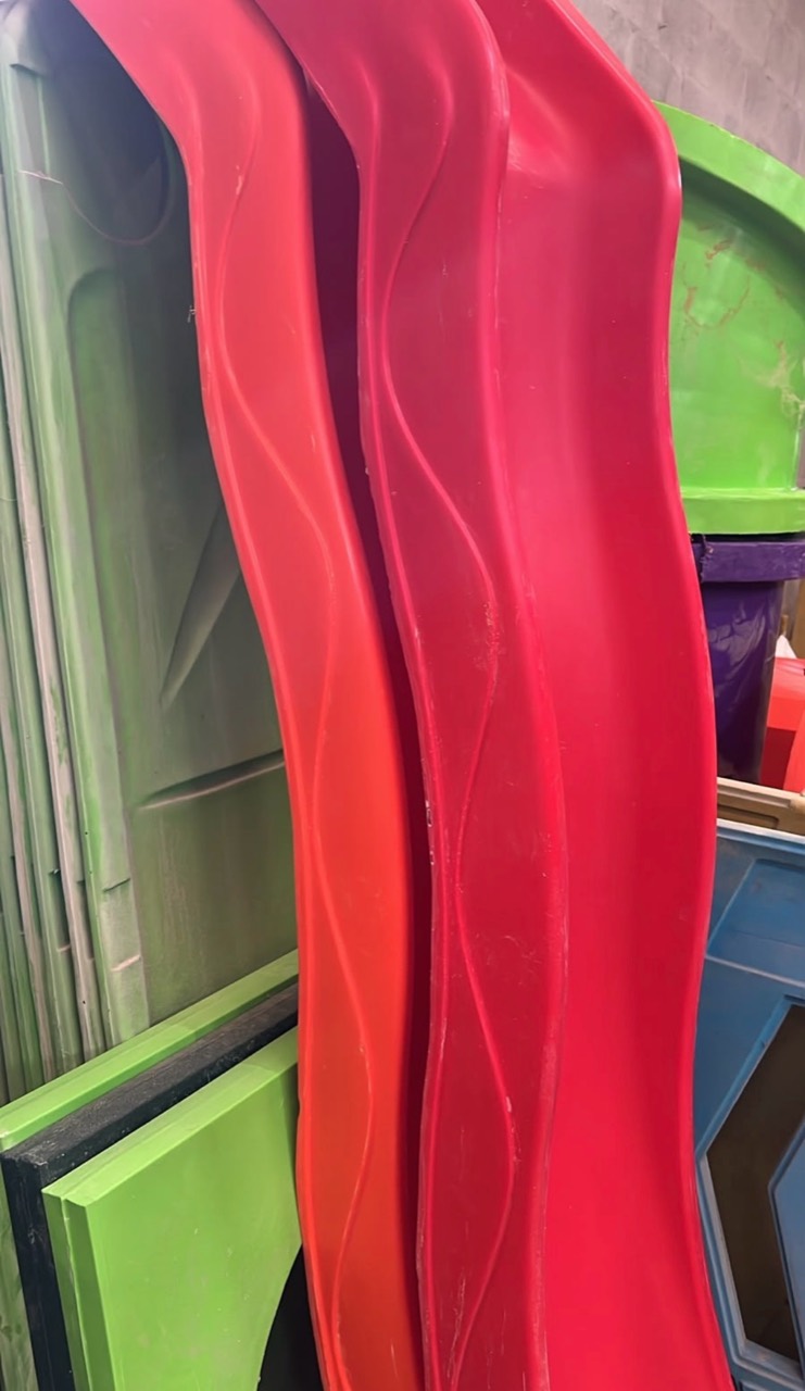 Muestra de toboganes en tonos rojo y verde
