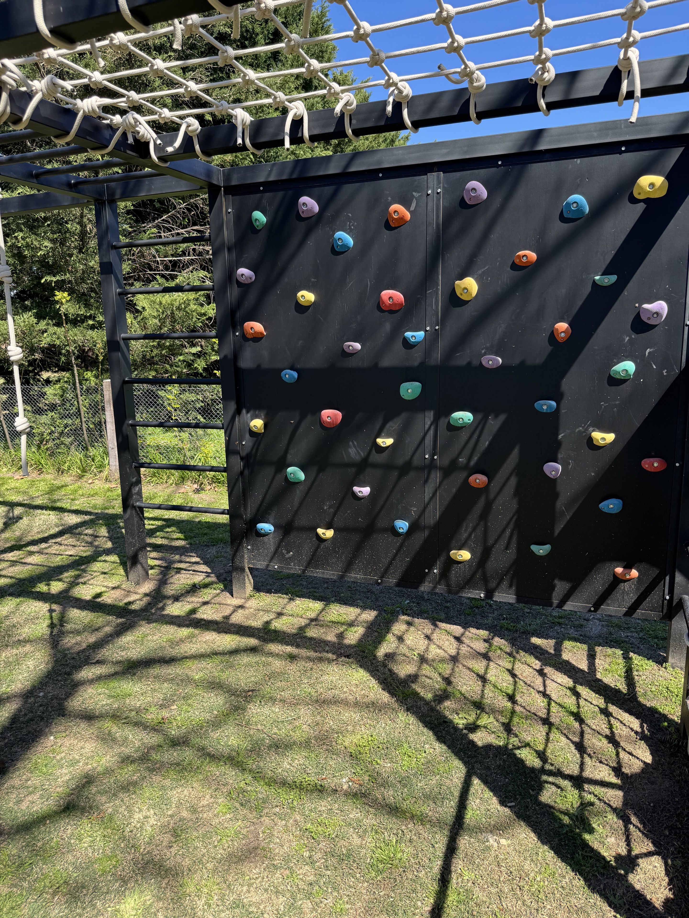 Muro de escalada de gran formato en el circuito de Luján