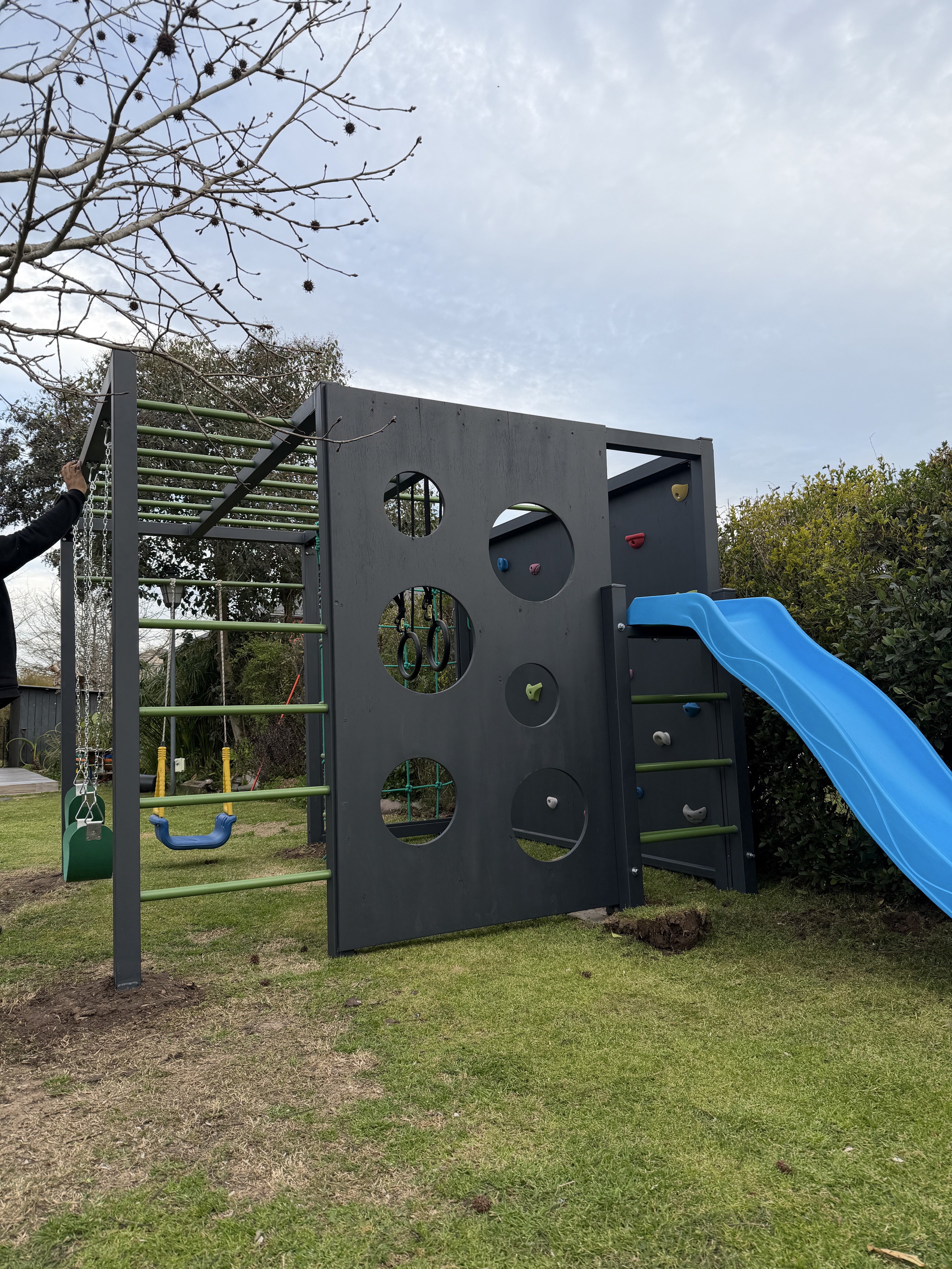 Tobogán y muro de escalada del circuito de Barrio Privado Sausalito